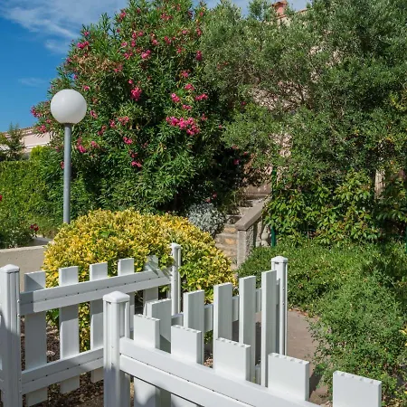 Les Mas De La Garrigue I Et Ii-1 By Interhome Apartamento Agde